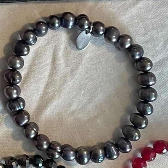 Tocara Betsy FB30003 Mystical Black Glass Pearl 7.5" stretch bracelet. - Picture 2 of 2